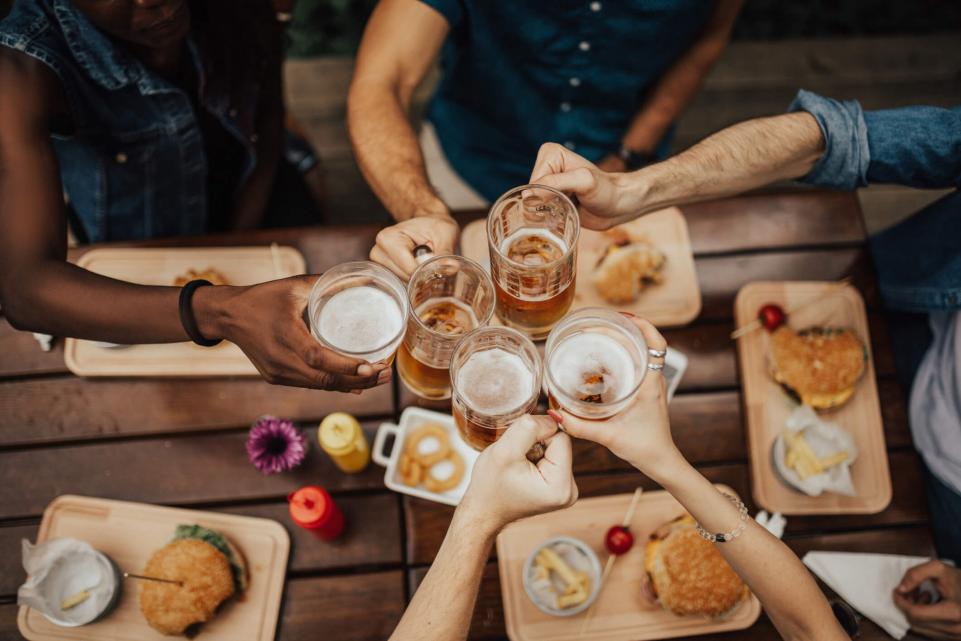Un apéritif entre amis