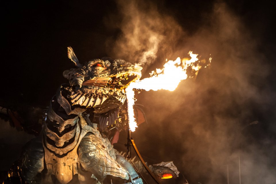 Dragon de Calais de nuit