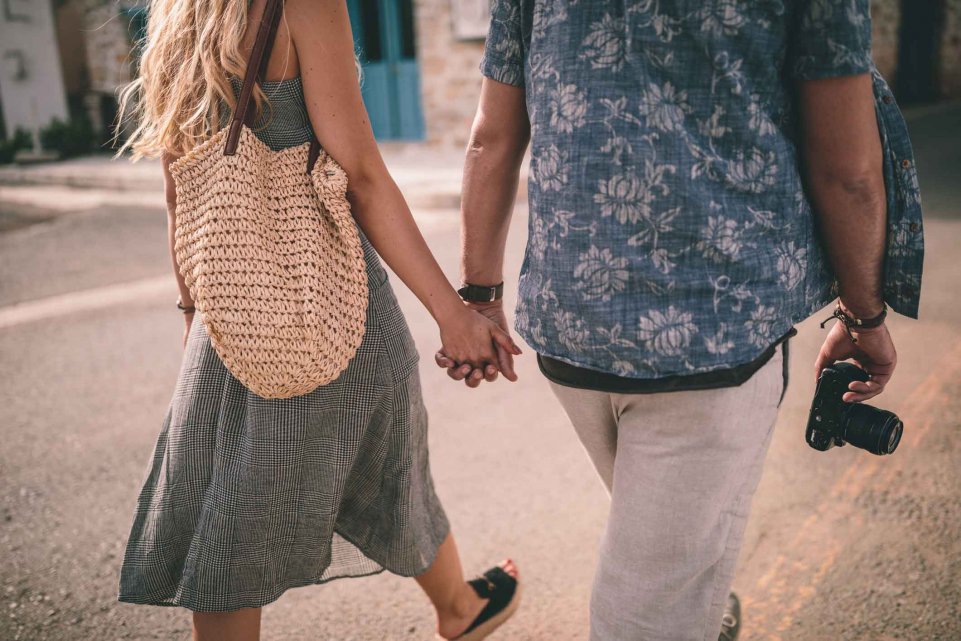 couple ballade dans la ville 