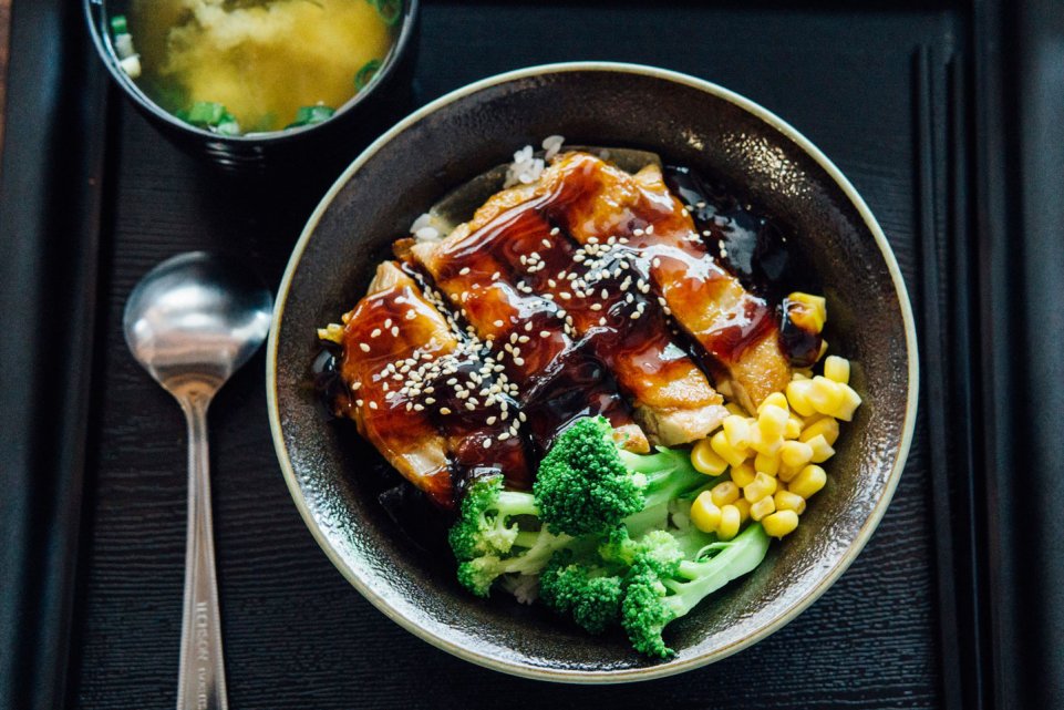 Assiette de cuisine japonaise - gastronomie - restaurant