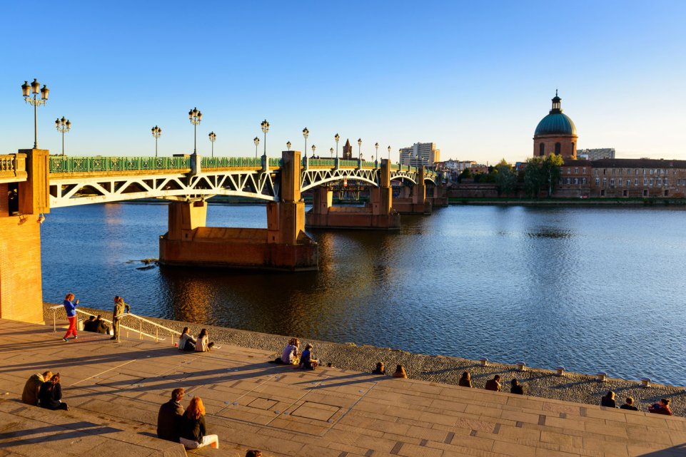 Promenade sur les berges de la Garonne à Toulouse