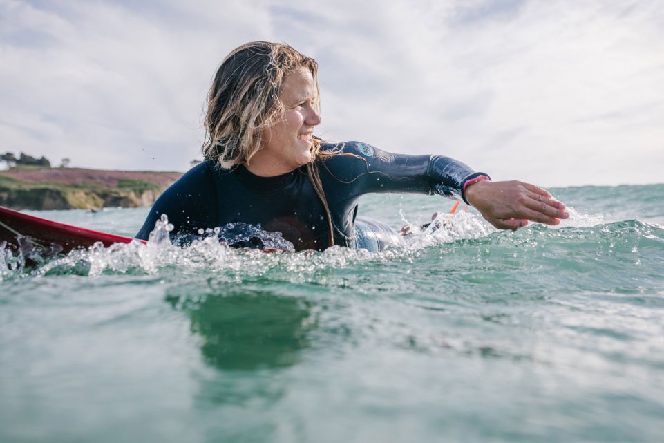 Photo d'une surfeuse