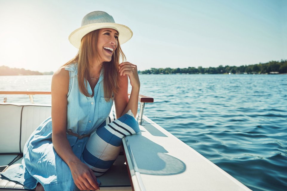 femme en bateau